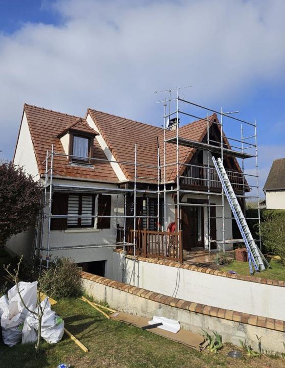 Pavillon sous échafaudage pendant la réfection